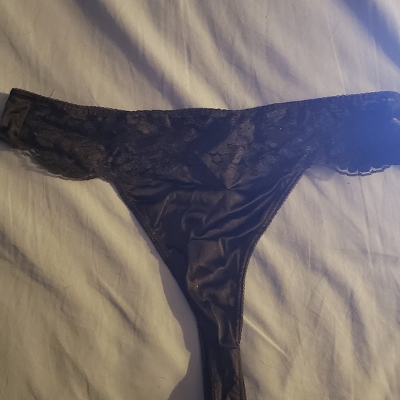 Vintage Victoria's Secret Thong Lace Panties Sz L - Picture 2 of 4